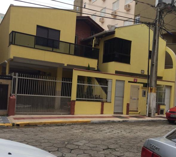 CASA RUA 283 - MEIA PRAIA SC