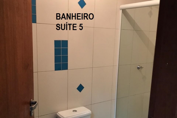 banheiro-suite-56EC77491-80DD-1800-3F9B-2F70E2B7A836.jpg
