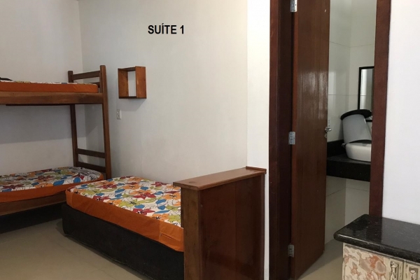 quarto-1988E305B-47FA-E24F-ADF9-8BE0358089DE.jpg