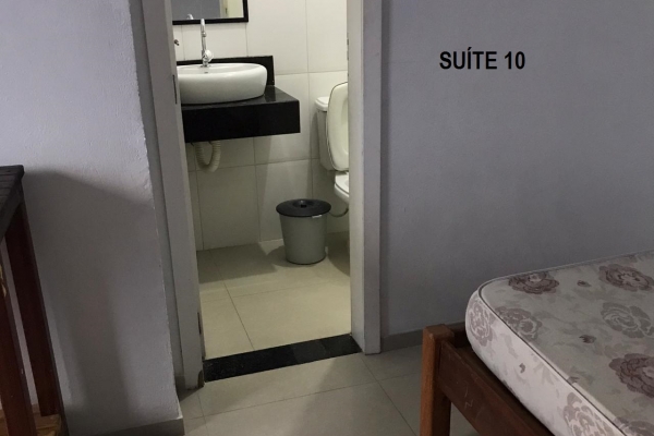 suite-10F34E9268-9578-BF96-0C0B-BA53E416149A.jpg