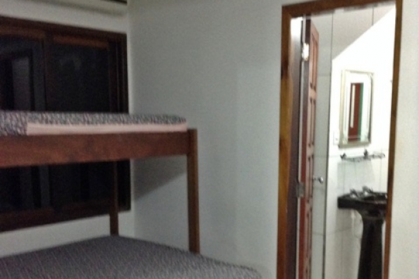 quarto-3EB9E0D74-4B14-DB95-E32F-6F32206D7D91.jpg
